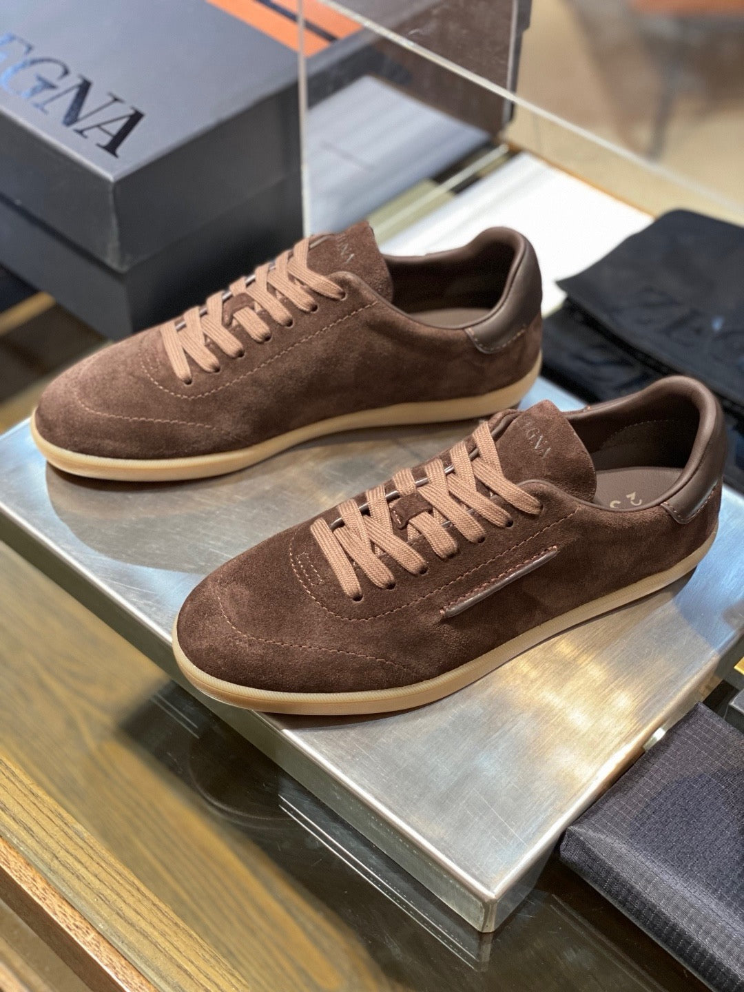 Wildleder-Sneaker mit Prägemuster – Herren