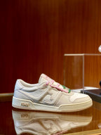 Schwarz-weiße Turnschuhe