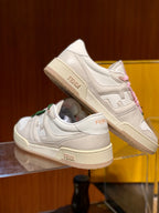 Schwarz-weiße Turnschuhe