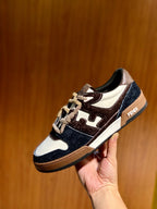 Schwarz-weiße Turnschuhe