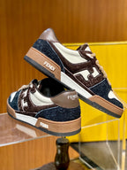 Schwarz-weiße Turnschuhe