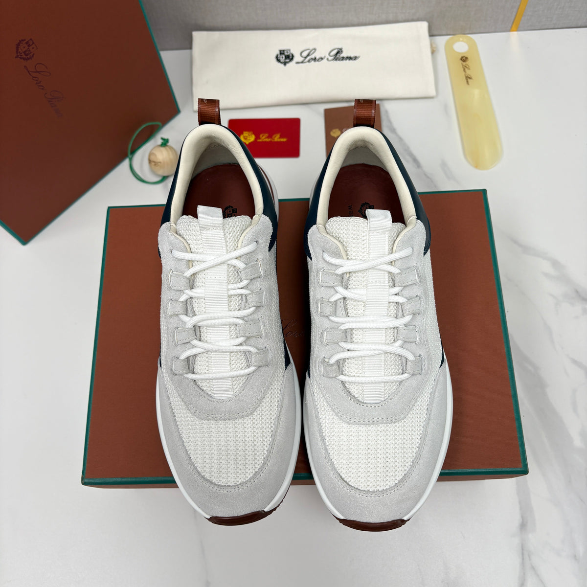 Weißer Laufschuh mit Mesh-Einsätzen – Herren