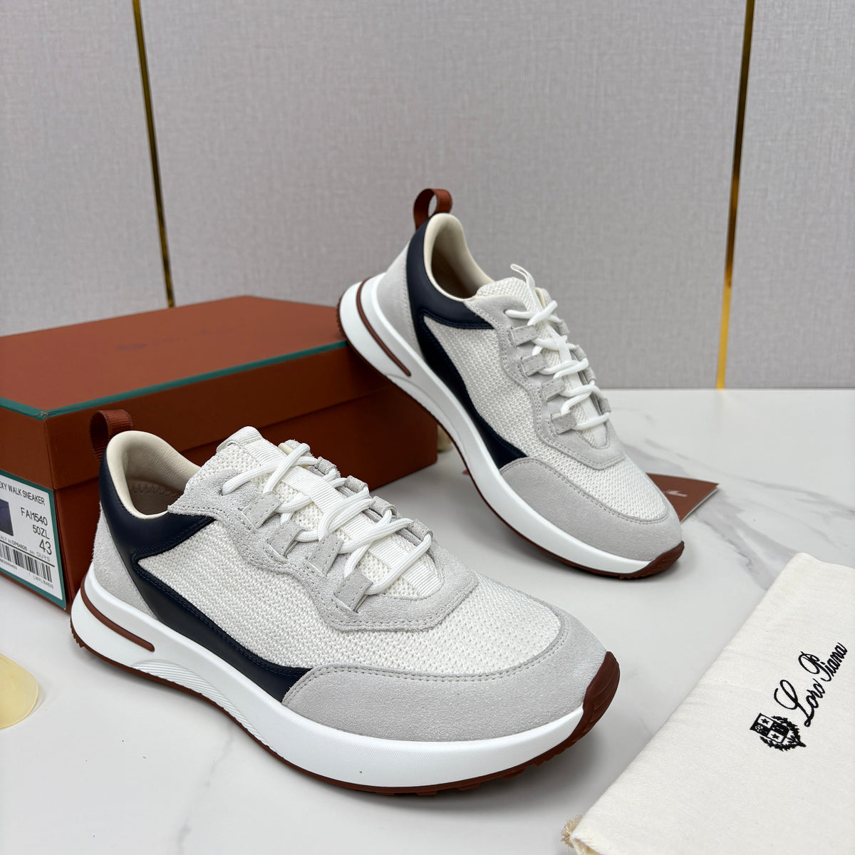Weißer Laufschuh mit Mesh-Einsätzen – Herren