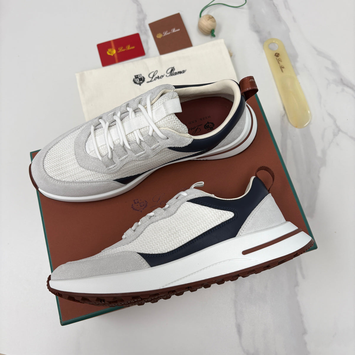 Weißer Laufschuh mit Mesh-Einsätzen – Herren