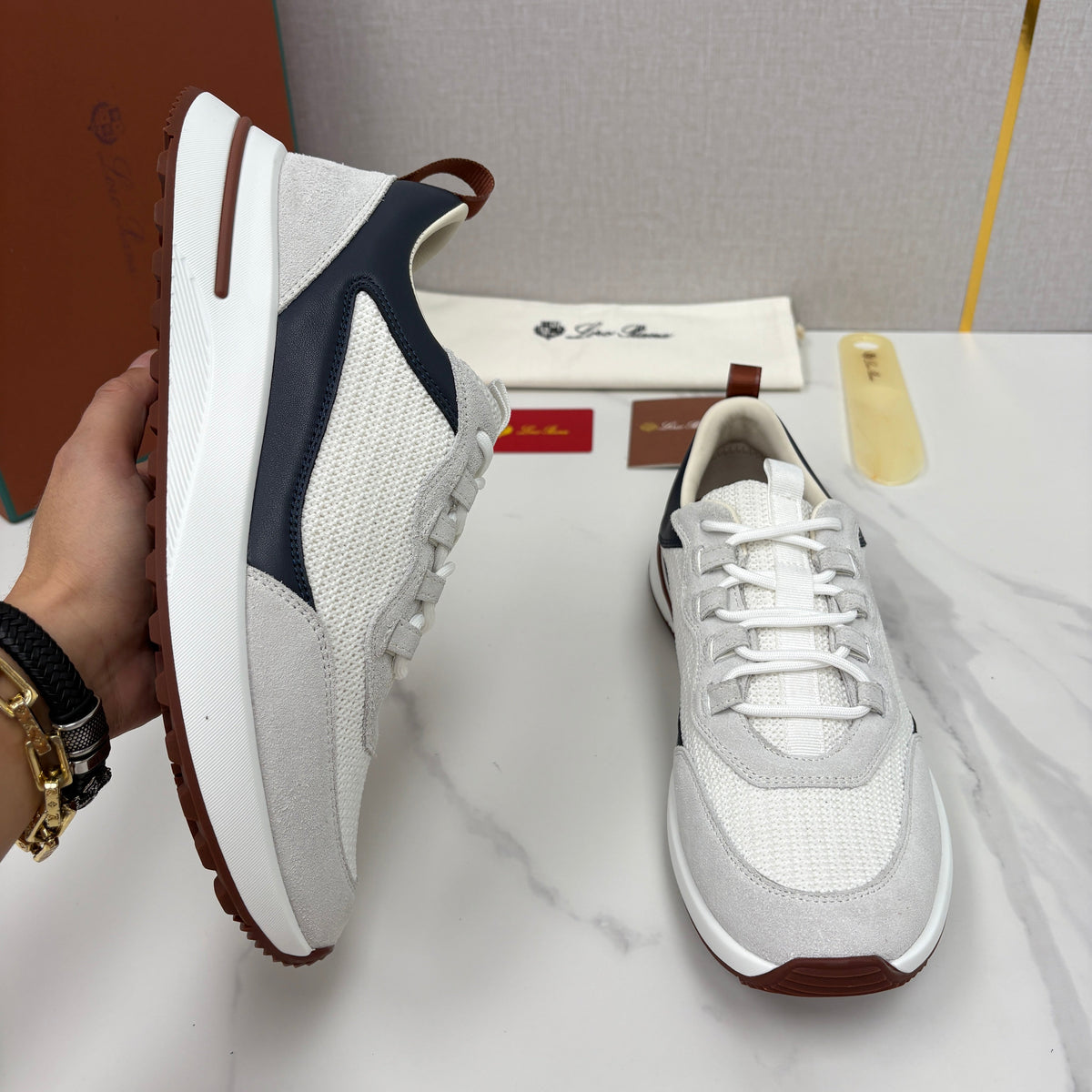 Weißer Laufschuh mit Mesh-Einsätzen – Herren