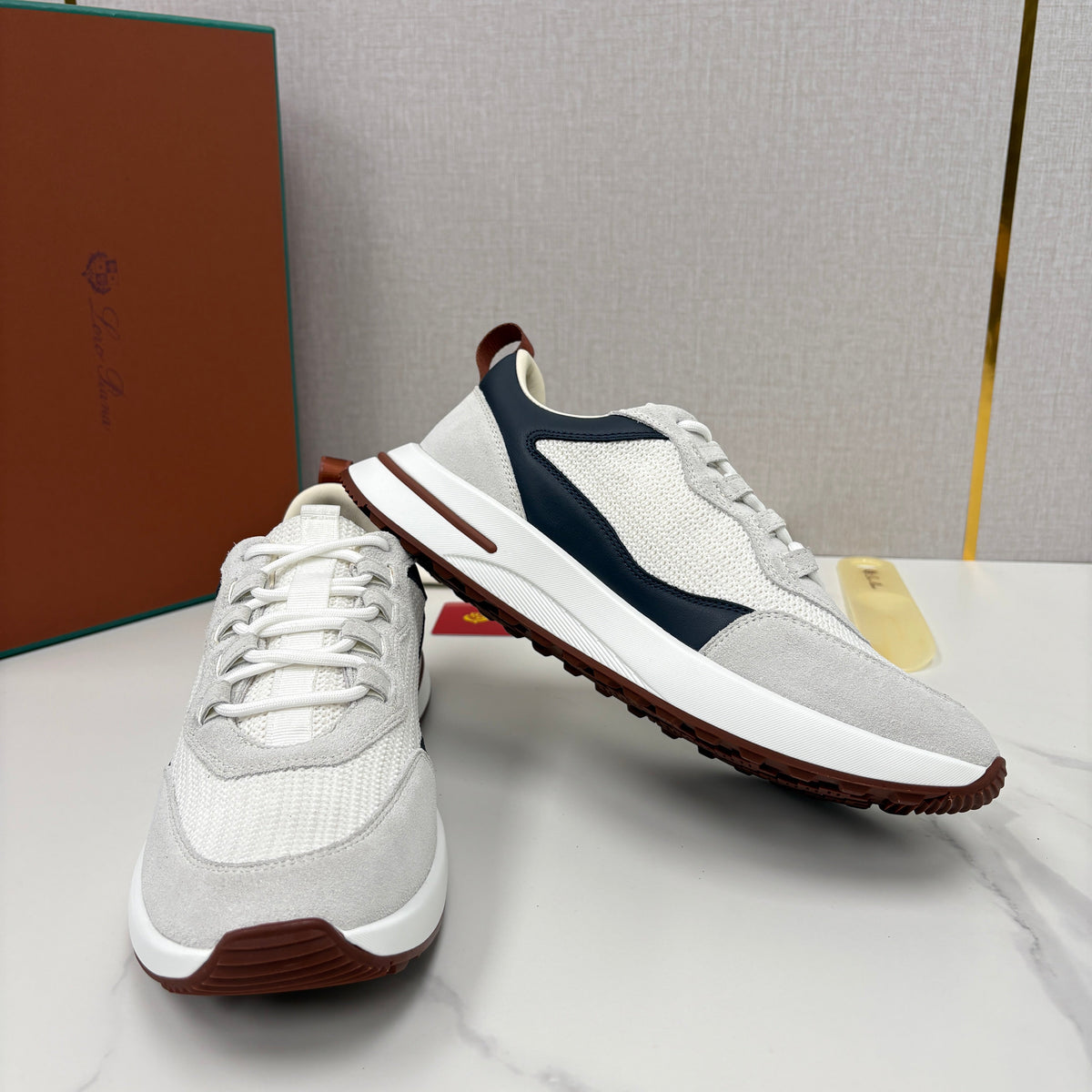 Weißer Laufschuh mit Mesh-Einsätzen – Herren