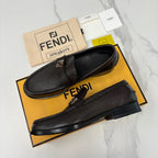 Herren-Loafer aus braunem Leder mit Logo-Schnalle