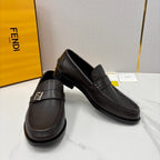 Herren-Loafer aus braunem Leder mit Logo-Schnalle