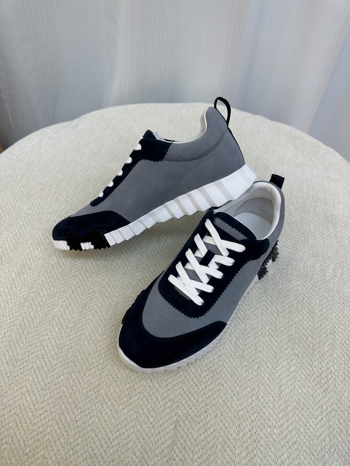 Olivfarbener Wildleder-Tonal-Sneaker – Herren