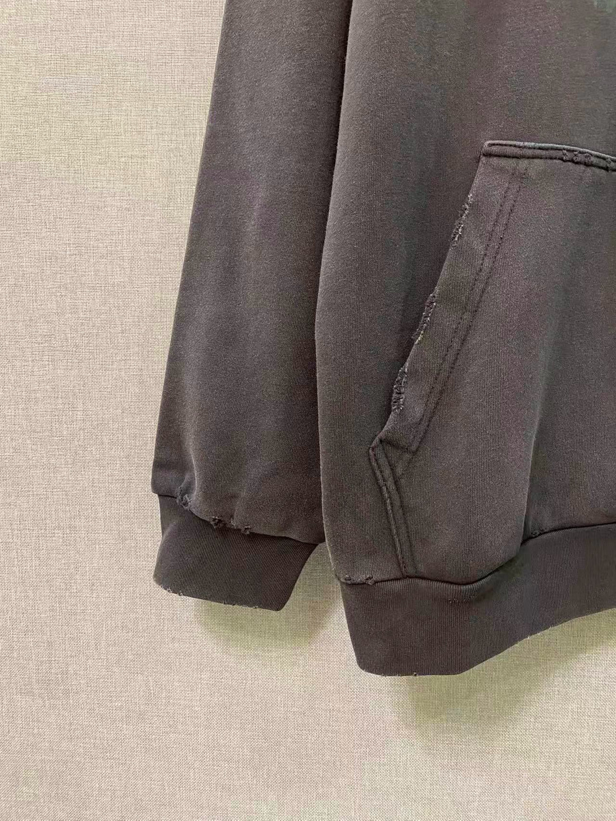 Grauer Baumwoll-Grafik-Pullover – Herren