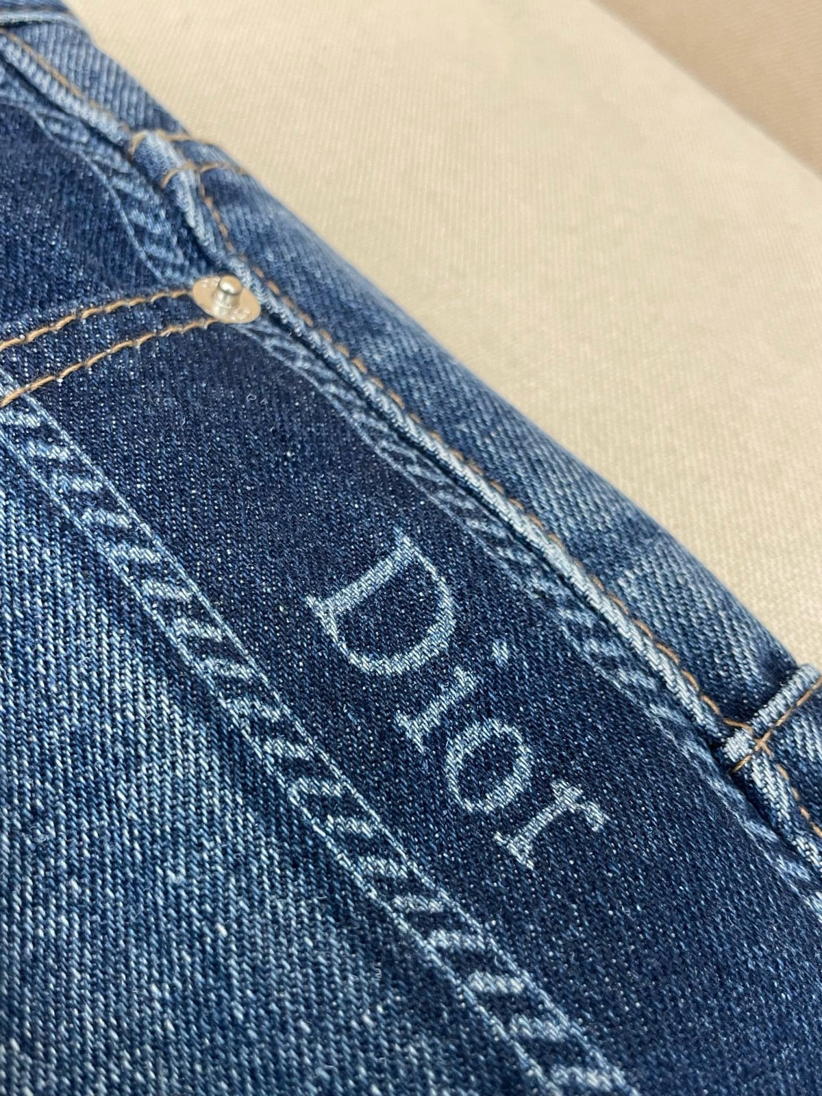 Blaue Jeans, gewaschen, weites Bein – Damen