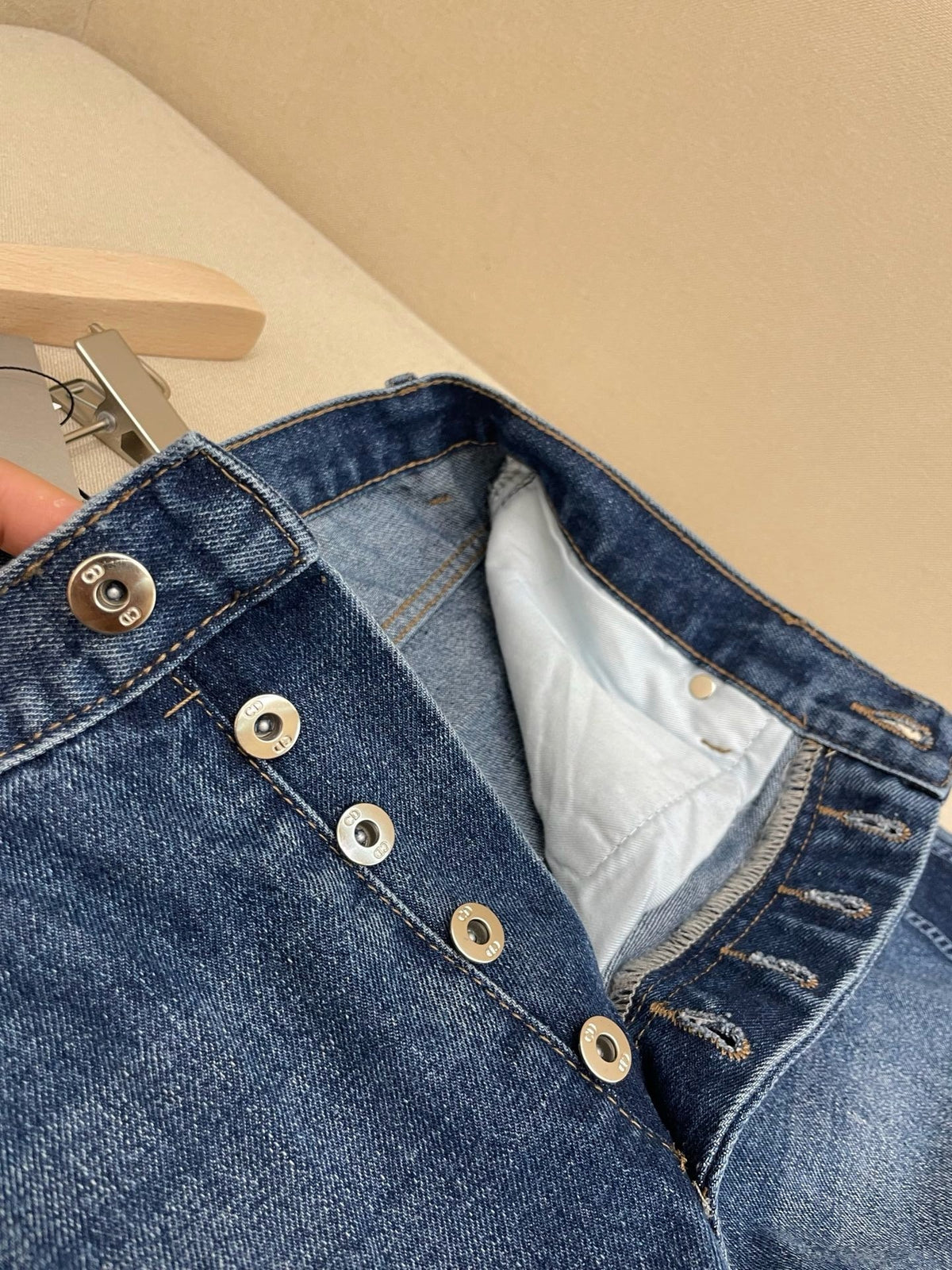 Blaue Jeans, gewaschen, weites Bein – Damen