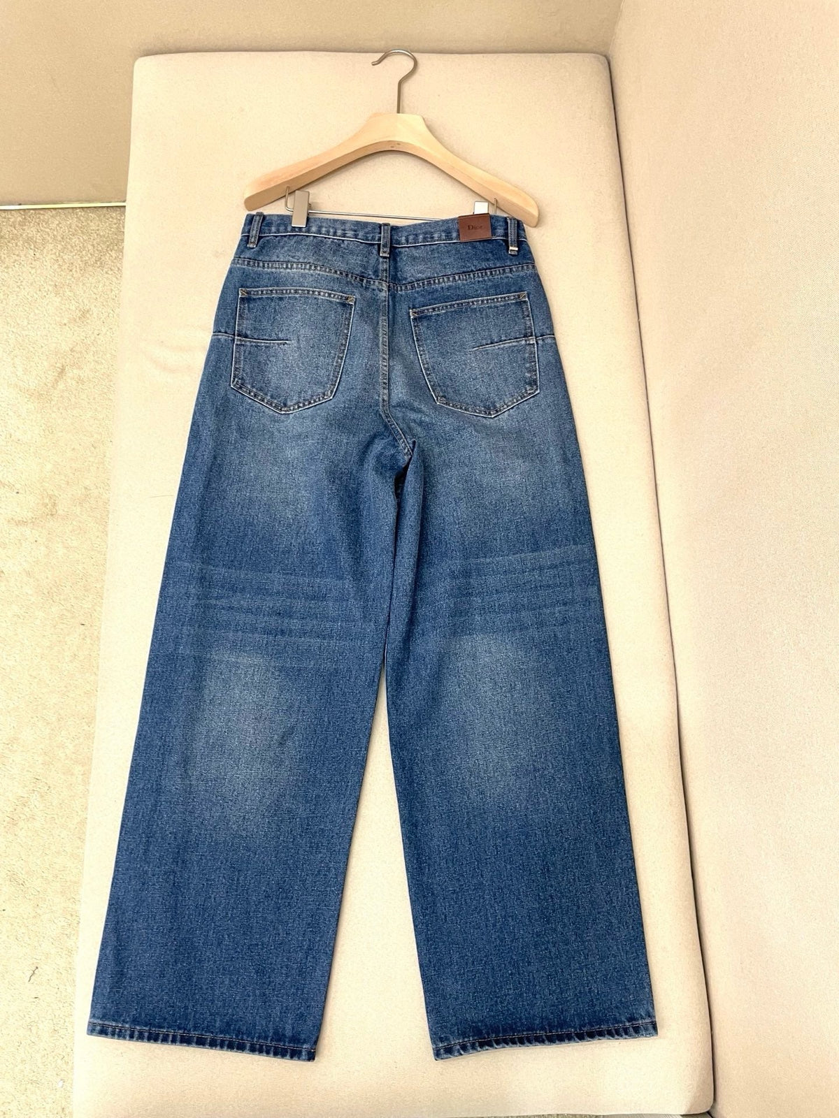 Blaue Jeans, gewaschen, weites Bein – Damen