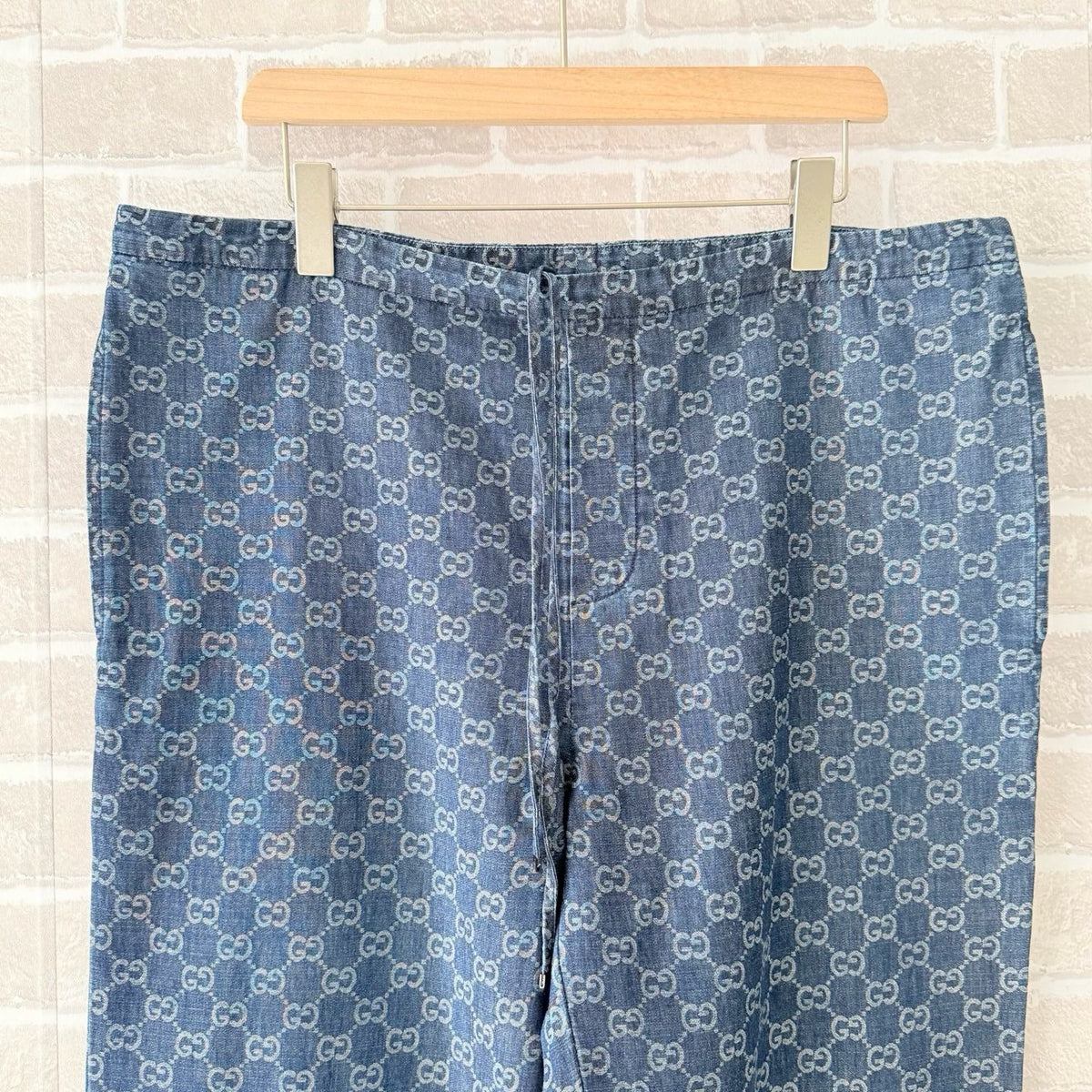 Gerade geschnittene Jeans mit blauem Denim-Monogrammdruck – Herren