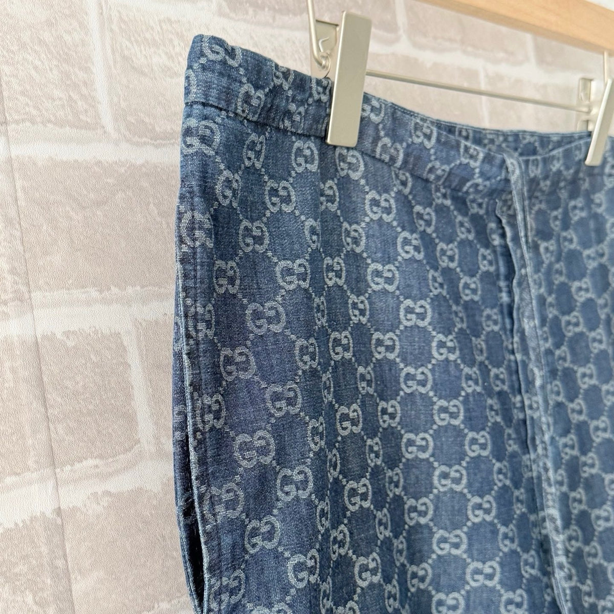 Gerade geschnittene Jeans mit blauem Denim-Monogrammdruck – Herren