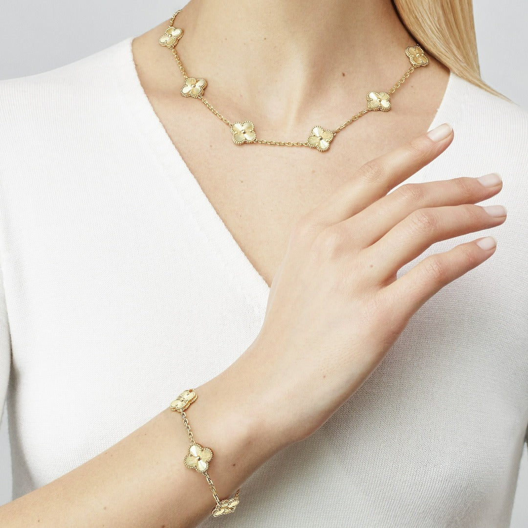 Pulsera Vintage Alhambra – sTONE STONE Mother-of-pearl: 5 stones As each stone is unique, its color and – LUX VERSE Luxury Designer Fashion Outlet