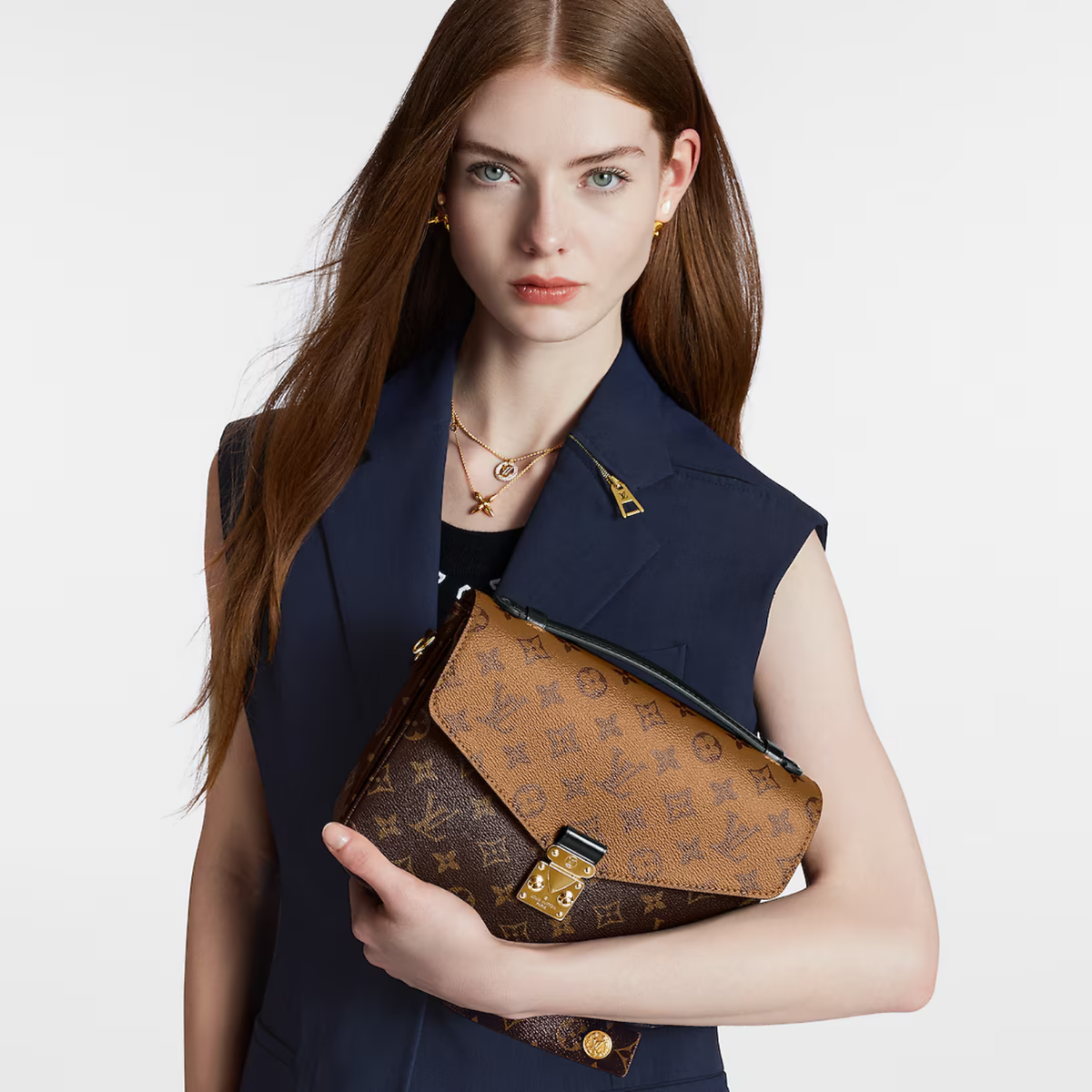 Pochette Métis Monogram Canvas – with its distinctive satchel silhouette, the Pochette Métis bag has become an object – LUX VERSE Luxury Designer Fashion Outlet