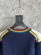 Navy Wollpullover mit Rundhalsausschnitt und Wappen-Intarsie – Herren