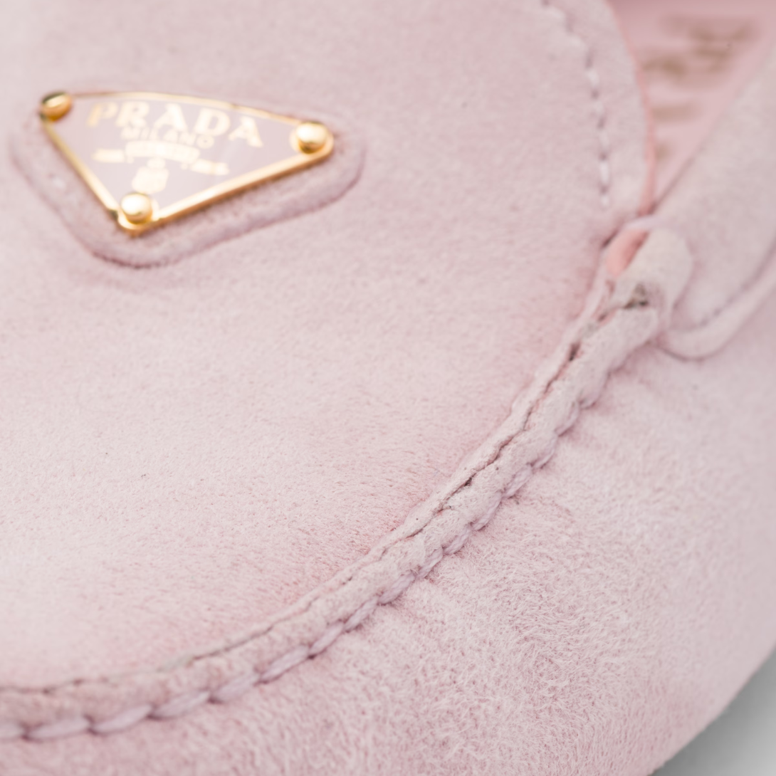 Suede driving loafers – these driving loafers with timeless charm have a sleek silhouette, an expression – LUX VERSE Luxury Designer Fashion Outlet