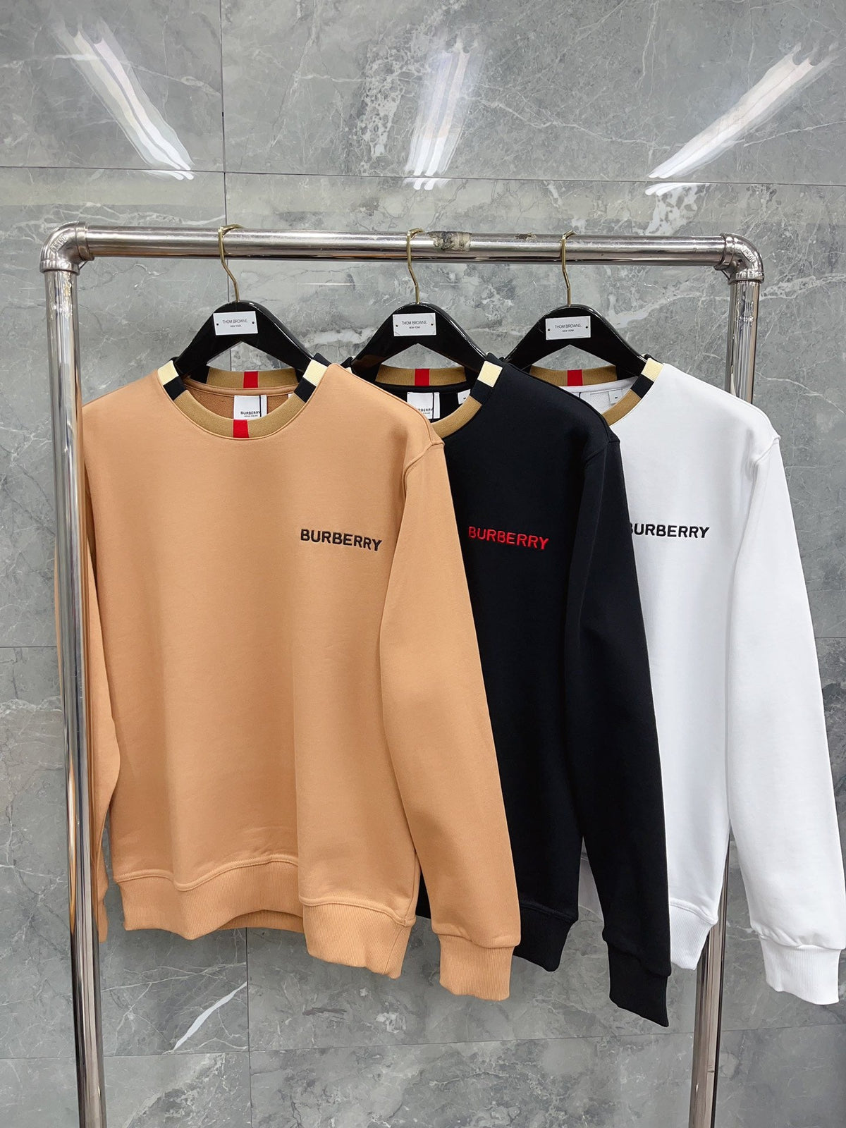 Weißes Baumwoll-T-Shirt mit Kontrastkragen – Herren