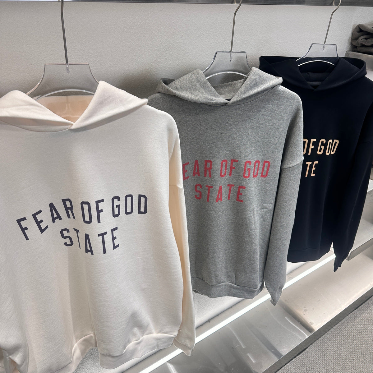 Schwarzer Pullover aus Baumwolle mit goldenem Text – Herren
