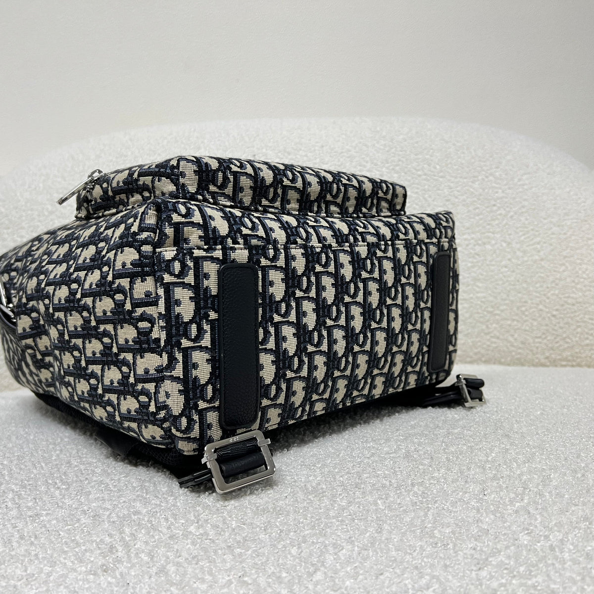 Schwarz-grauer Rucksack