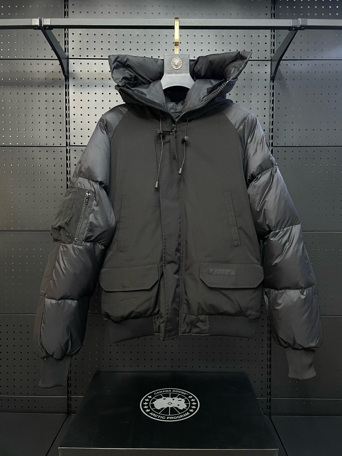 Schwarz-weiße Steppjacke für Herren
