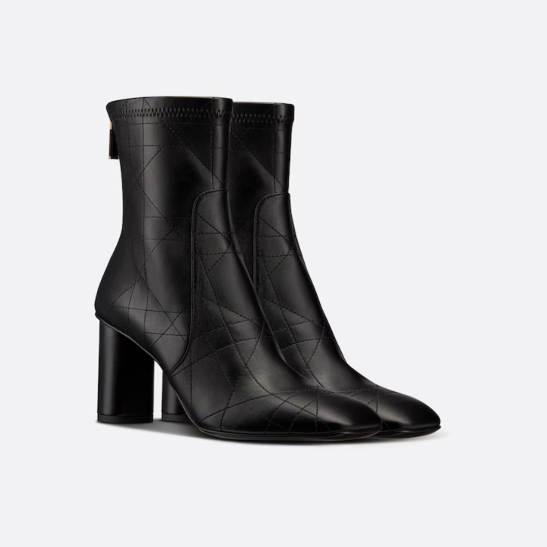 D-Shadow Heeled Ankle Boot – crafted in black leather-effect stretch material, it showcases the Macrocannage – LUX VERSE Luxury Designer Fashion Outlet