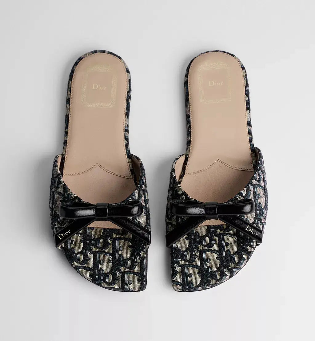 Bow Slide – elevated by a sole in the shape of a D for, the Oblique-embroidered shoe is defined – LUX VERSE Luxury Designer Fashion Outlet