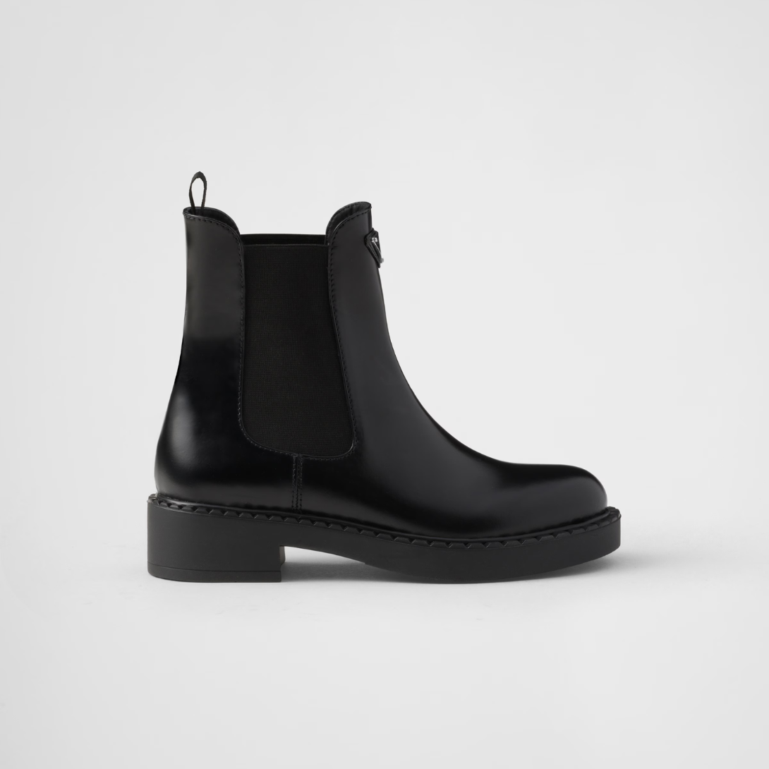 Brushed calf leather Chelsea boots – the footwear combines a casual character and refined allure in a versatile design – LUX VERSE Luxury Designer Fashion Outlet
