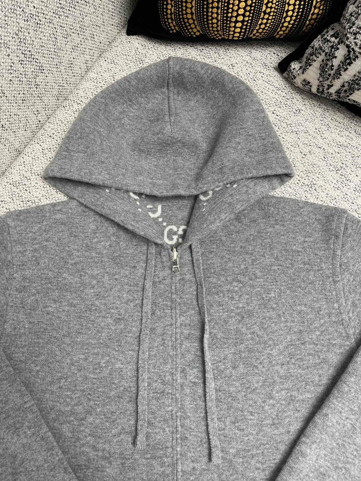 Grauer Strick-Monogramm-Troyer - Herren