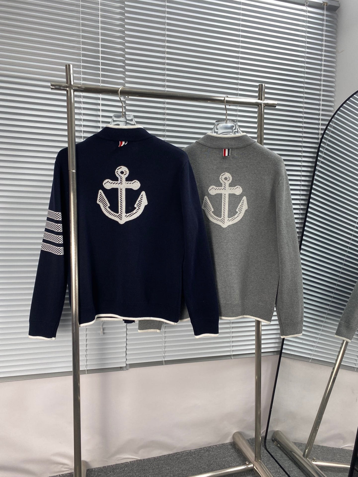 Marineblaue Strickjacke aus Wolle mit vier Streifen – Herren