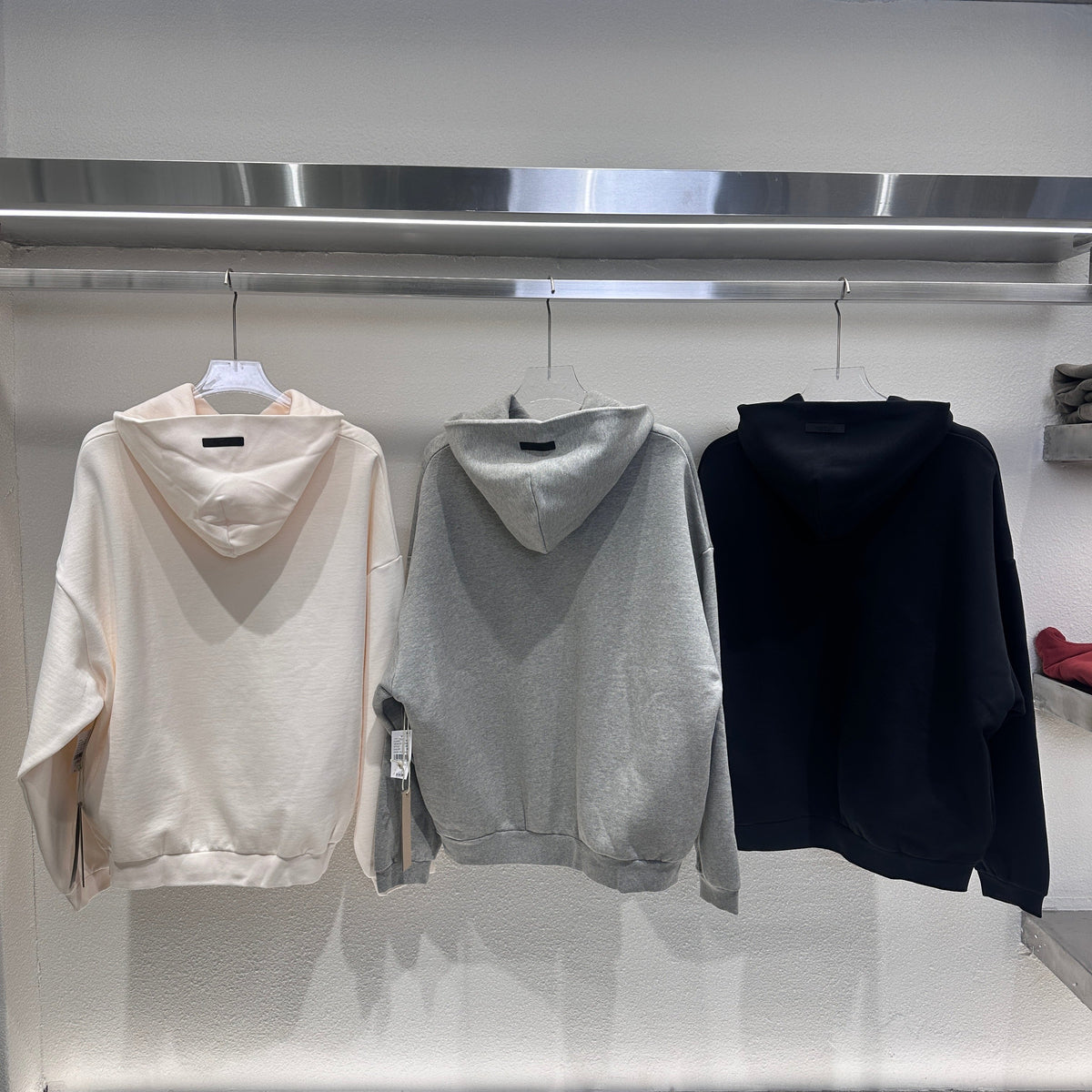 Schwarzer Pullover aus Baumwolle mit goldenem Text – Herren