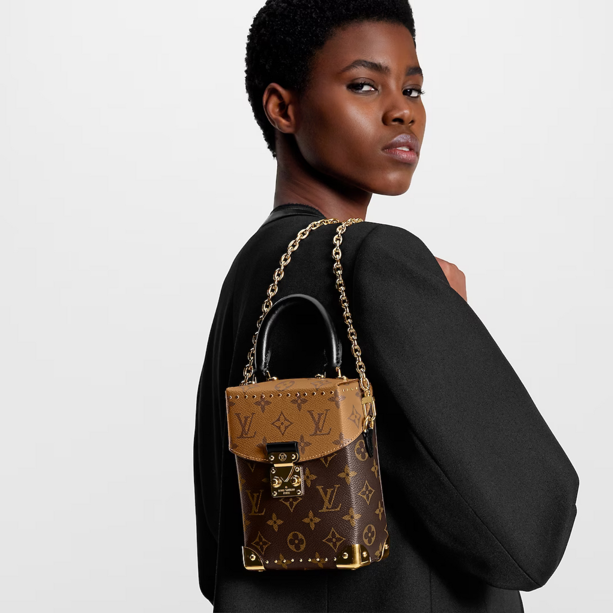 Camera Box – a thin gold-color chain brings a feminine touch to the bag while the pivoting – LUX VERSE Luxury Designer Fashion Outlet