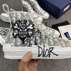B23 High-Top-Sneaker mit Grafik