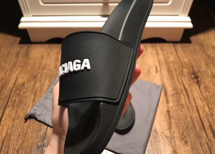 Schwarze Logo-Badeschlappen