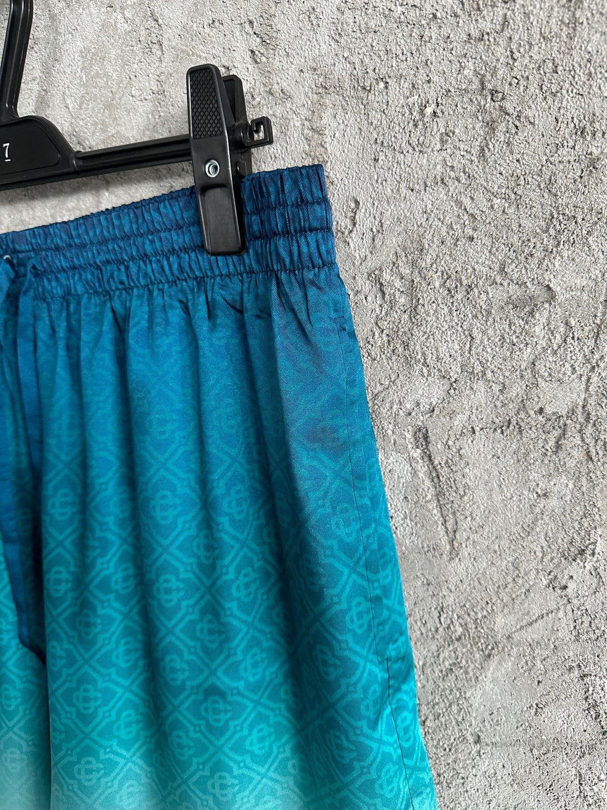 Türkisfarbene Seidenshorts mit Farbverlauf – Herren