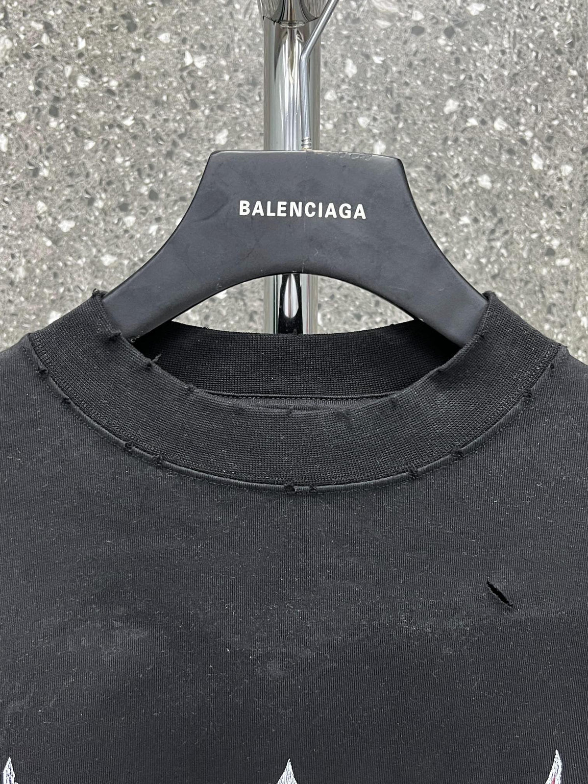 Verblichenes blaues T-Shirt mit Grafikprint für Herren