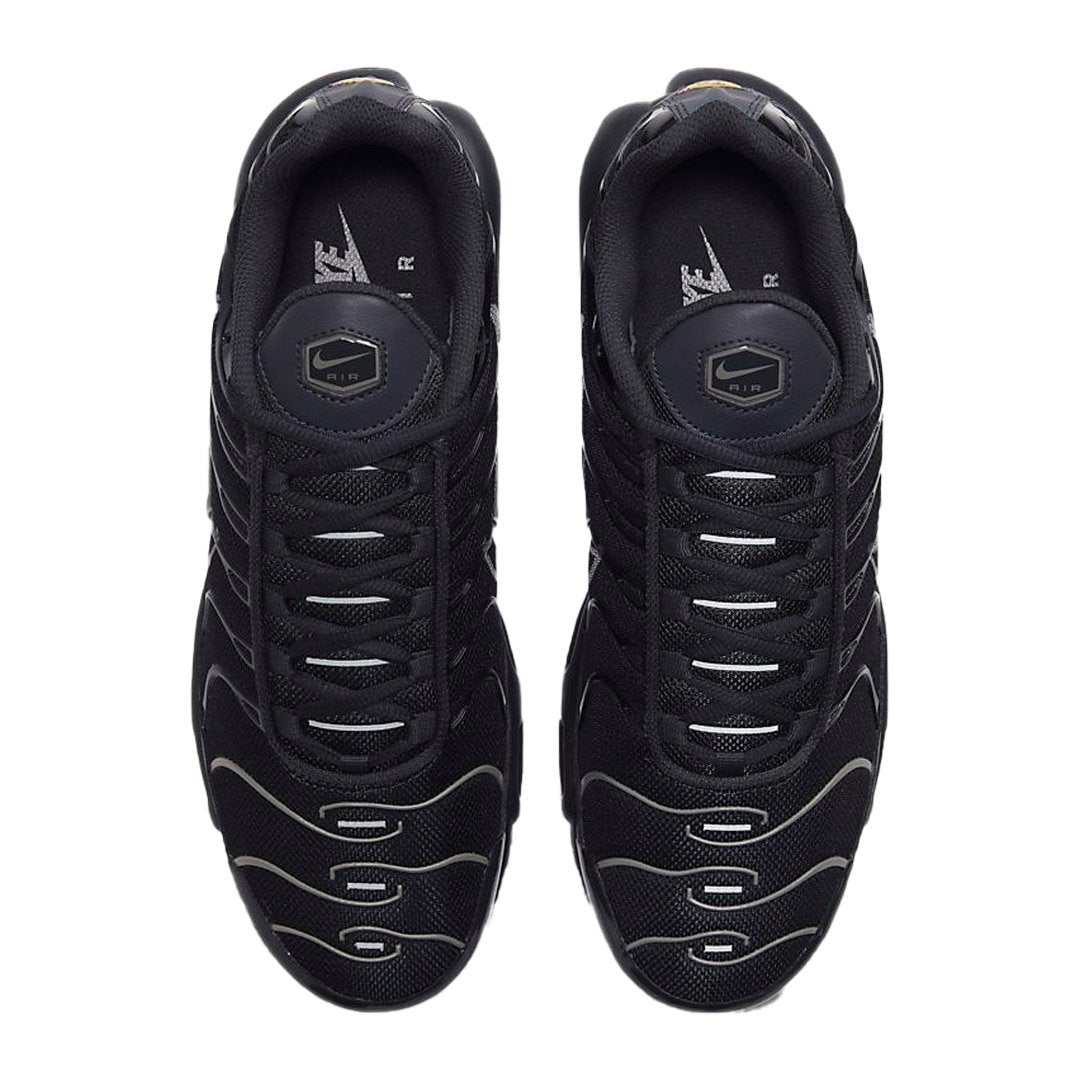 Air Max Plus – featuring the OG's wavy design lines, plastic accents and airy mesh on the upper, – LUX VERSE Luxury Designer Fashion Outlet