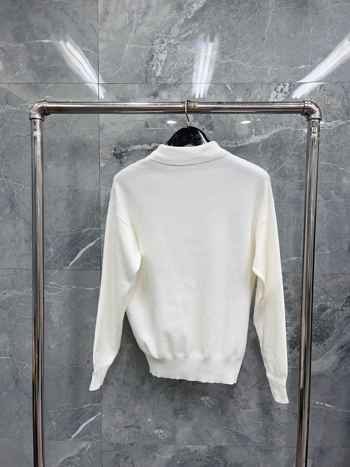 Cremefarbener Langarmstrickpullover mit Herz-Logo – Herren