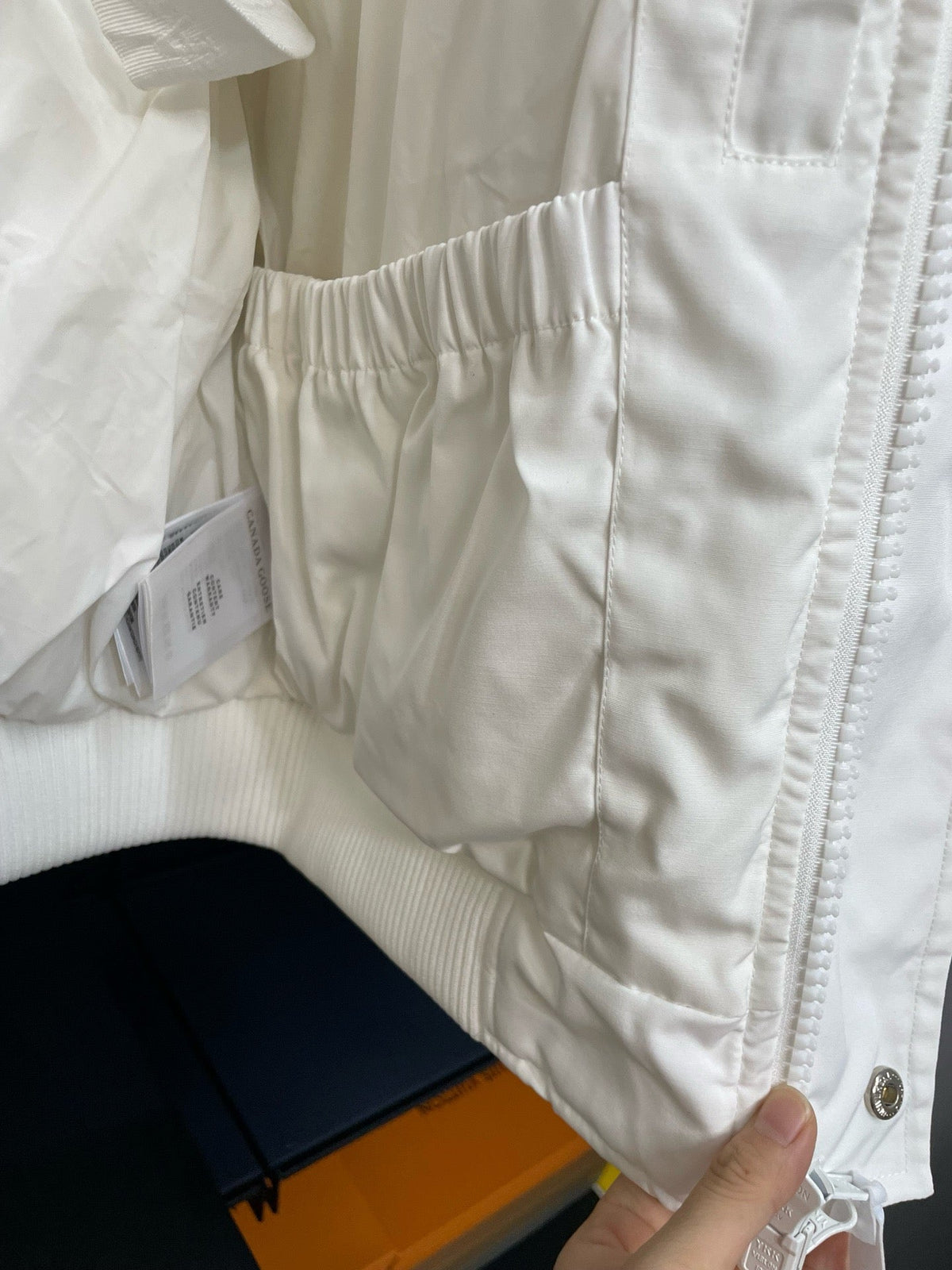 Schwarz-weiße Steppjacke für Herren