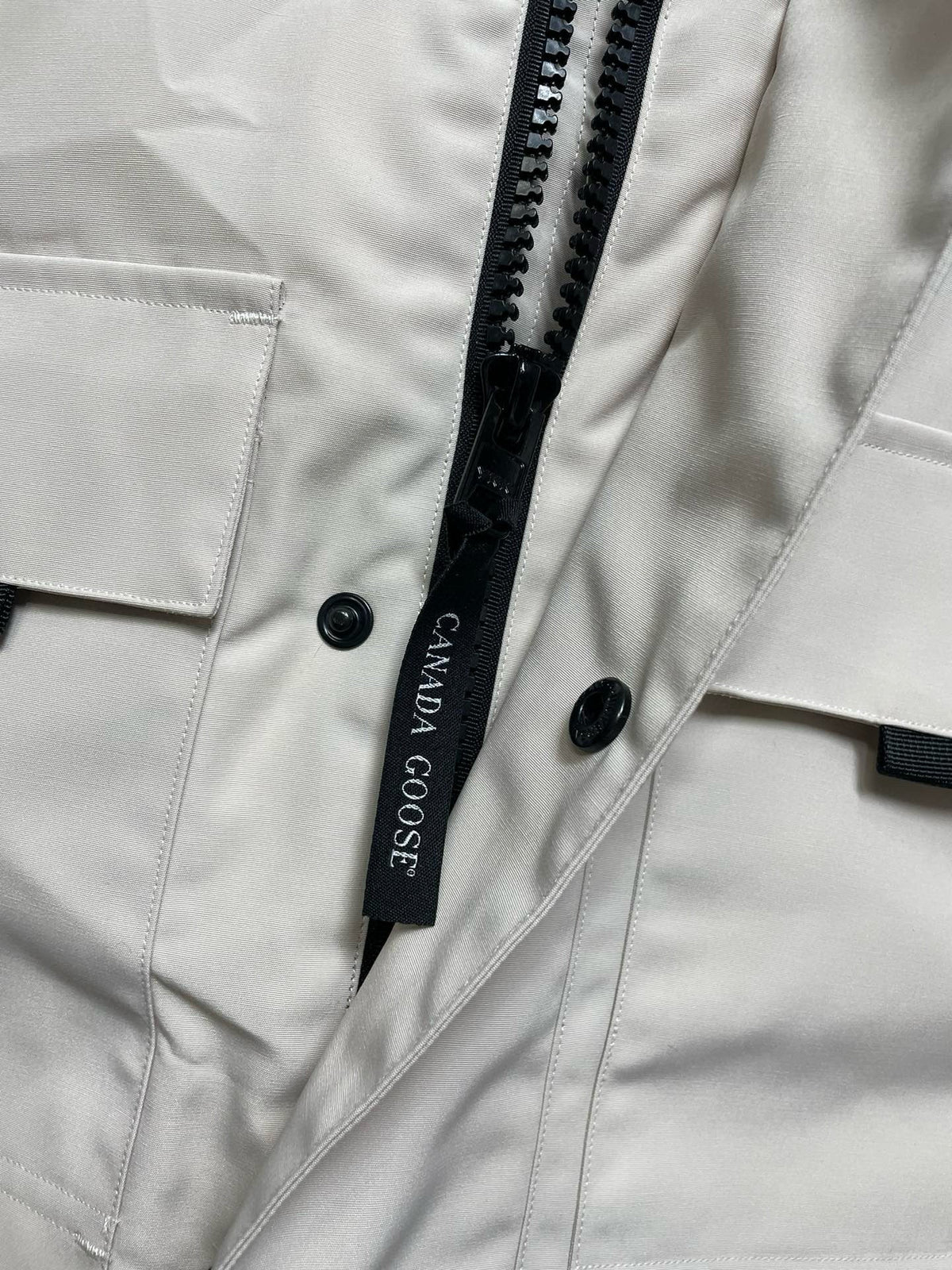 Schwarzer Nylon-Daunenparka – Herren