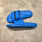 Blaue Poolrutschen