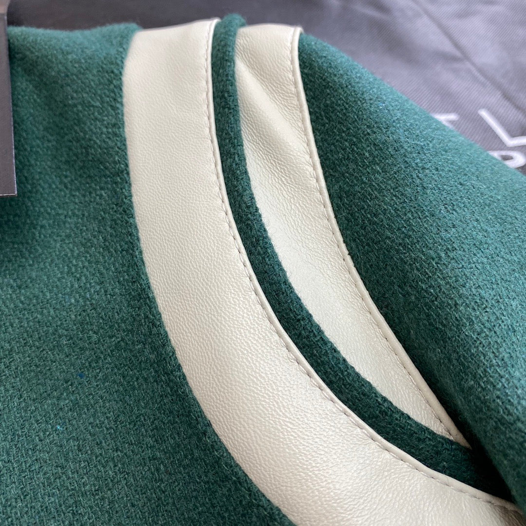 Grüne Wolljacke im College-Stil mit Kontrastärmeln – Herren