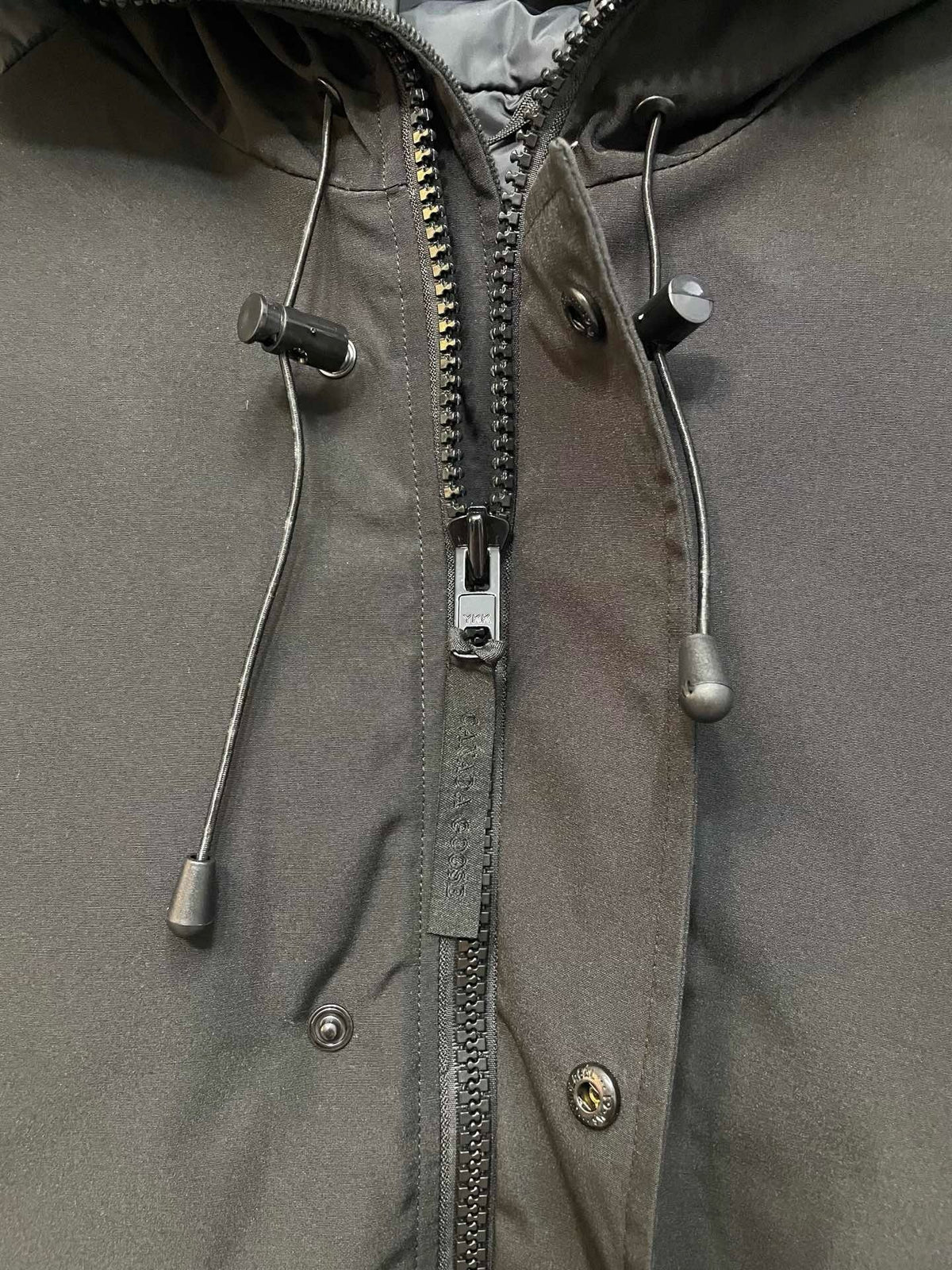Schwarz-weiße Steppjacke für Herren