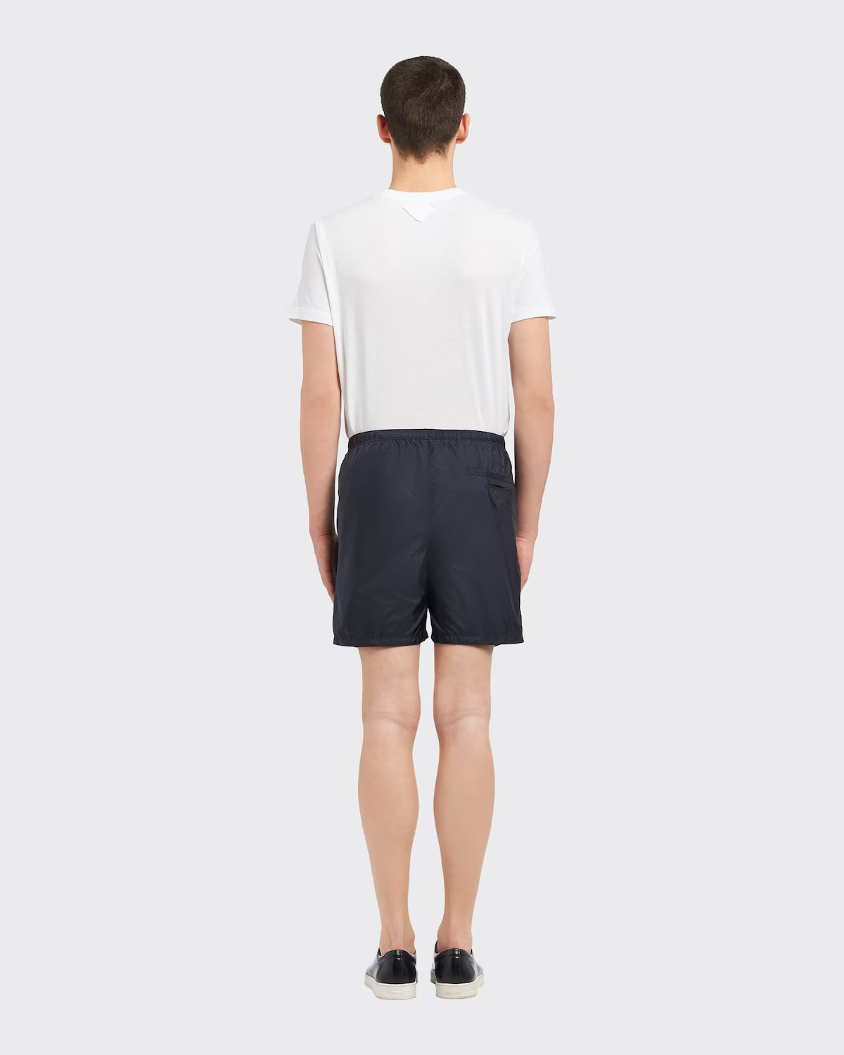 Re-Nylon swim trunks – these swim trunks with a sleek design are decorated with the fabric triangle logo – LUX VERSE Luxury Designer Fashion Outlet