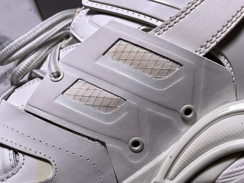 Sneaker Track aus weißem Mesh
