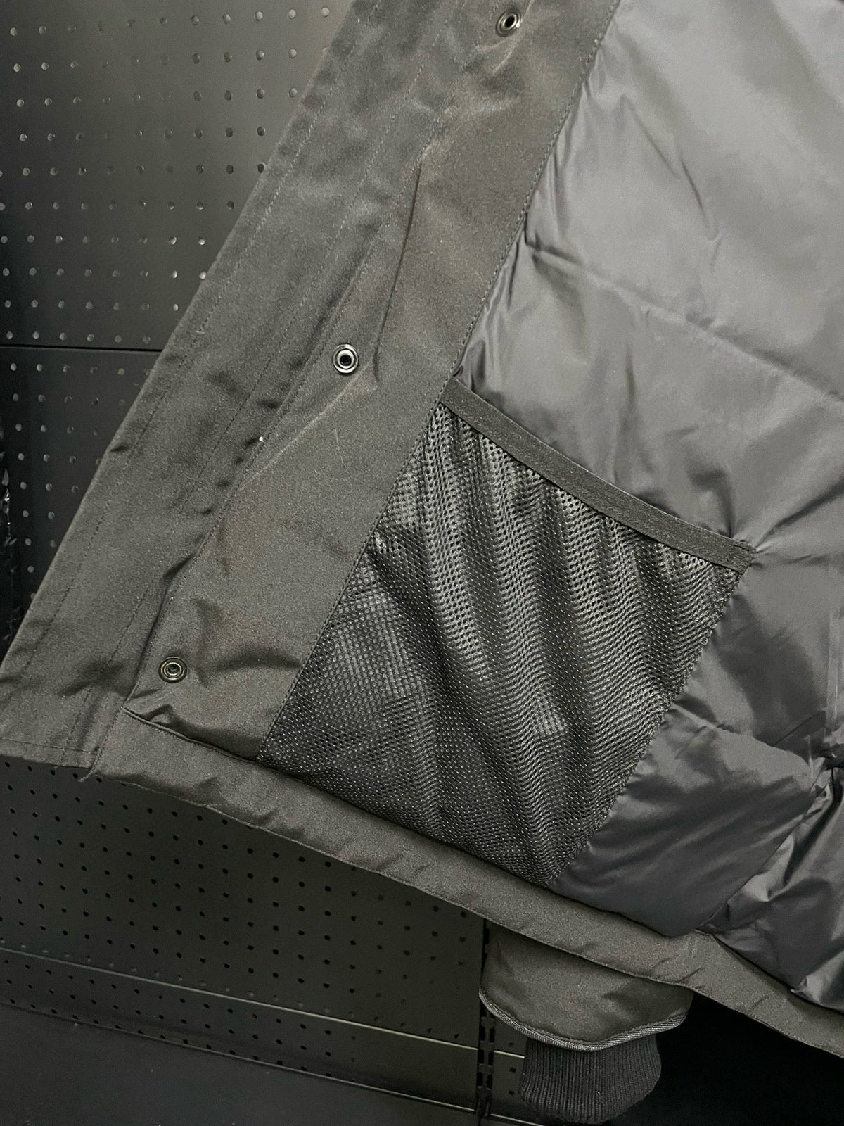 Schwarzer Nylon-Daunenparka – Herren