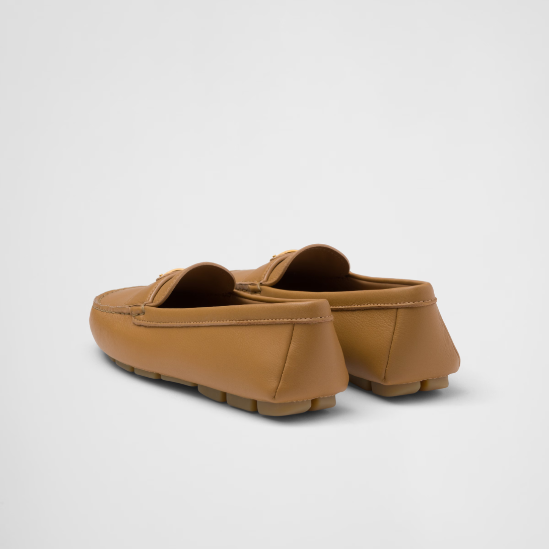 Leather driving shoes – these driving shoes with a timeless design are enriched with a buckskin-embossed – LUX VERSE Luxury Designer Fashion Outlet