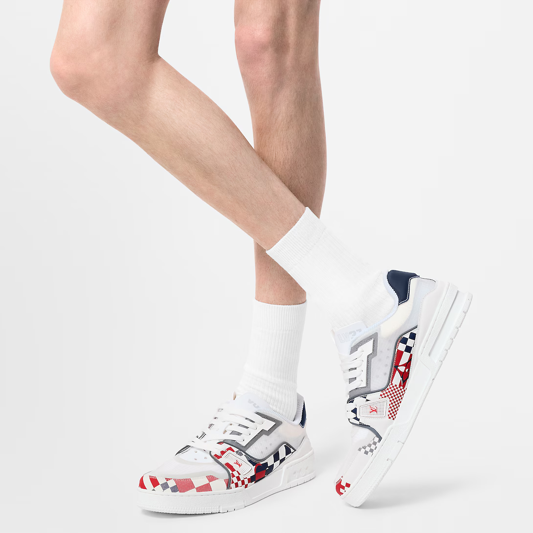 Trainer Sneaker – the upper is made of a mix of reflective and technical materials and features – LUX VERSE Luxury Designer Fashion Outlet